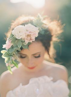 Peinados para novias con flores silvestres 4
