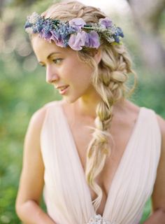 Peinados para novias con flores silvestres corona de flores frescas