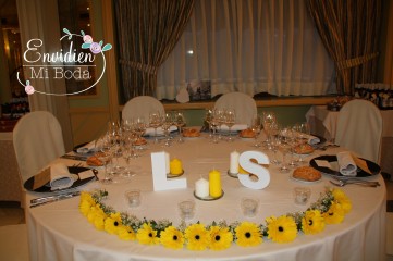 La mesa de boda de Lorena & Simón por EnvidienMiBoda
